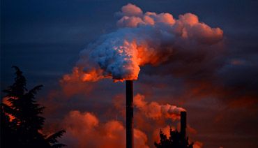 Industries dégageant beaucoup de fumées dans l'atmosphère